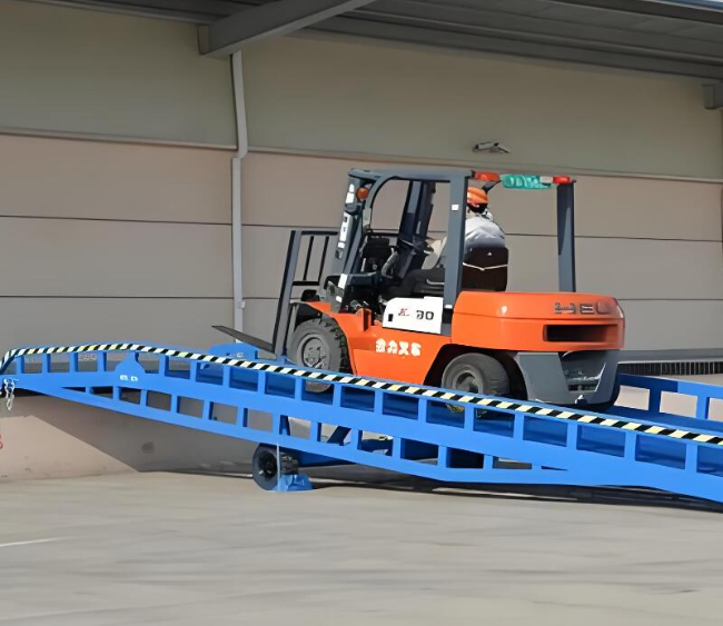元门乡移动式卸货平台（叉车用）
